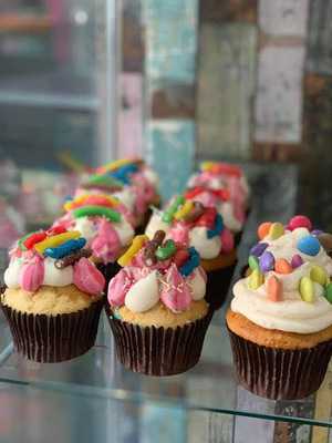 Hand Crafterd Burger & Cake Cafeteria