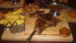 Walls Bar & Restaurant