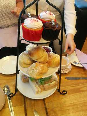 The Little Coffee House And Cake Boutique