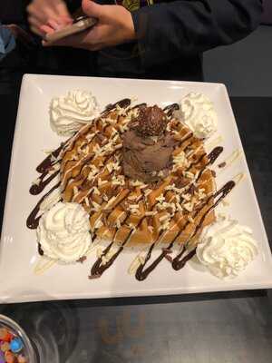 Creams Cafe
