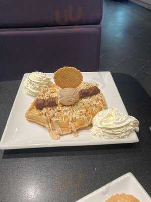 Creams Cafe