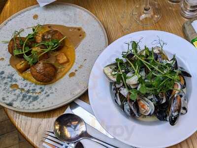 Nova Bar & Restaurant