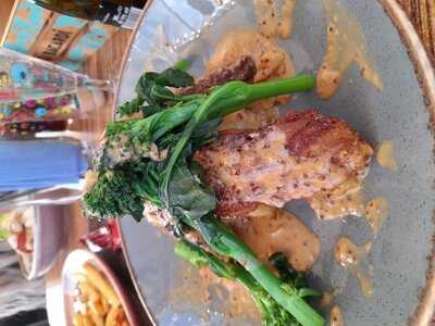 Waterfront Restaurant At Smiths Hotel