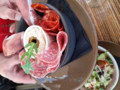 Waterfront Restaurant At Smiths Hotel