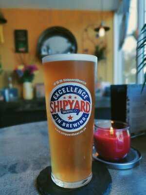 Albatross Bar & Food