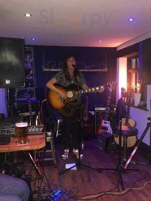 Albatross Bar & Food