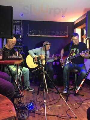 Albatross Bar & Food