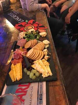 Albatross Bar & Food