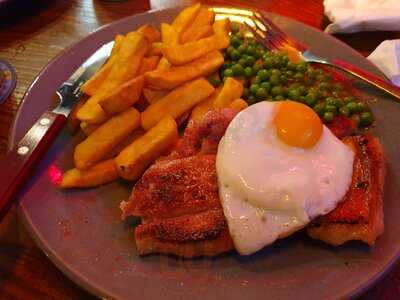 Champs Sports Bar & Grill