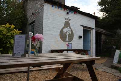 Pear Tree Produce Cafe