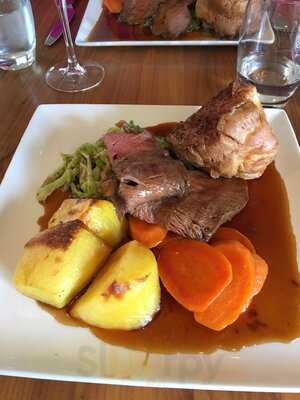 Winepress At The Donnington Valley Hotel