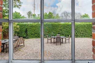 The White Napkin Restaurant