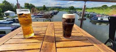 The Kingfisher – Waterside Bar And Bistro