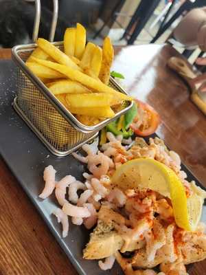 The Kingfisher – Waterside Bar And Bistro