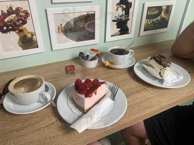 Lindsey's Cake And Dessert Shop