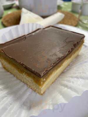 Lindsey's Cake And Dessert Shop