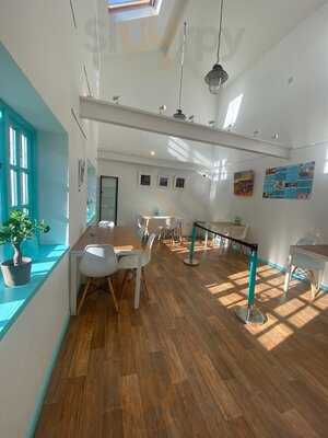 Amy's Courtyard Cafe & Gallery