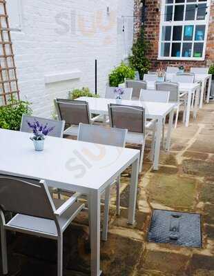 Amy's Courtyard Cafe & Gallery