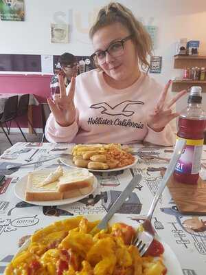 Pauline's Little Cafe