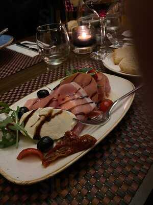 Cardosi's Restaurant