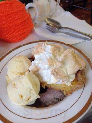 Helen's Bake House And Tearoom