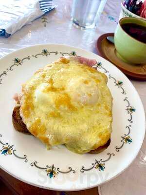 Helen's Bake House And Tearoom