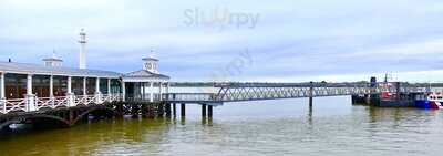 Three Daws Riverside Inn