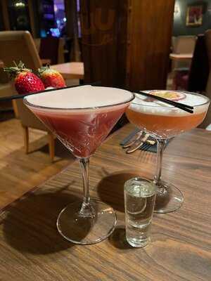 Andwhynot Bar & Restaurant