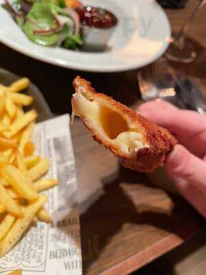 Andwhynot Bar & Restaurant