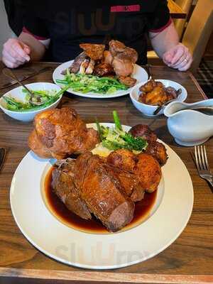 Andwhynot Bar & Restaurant