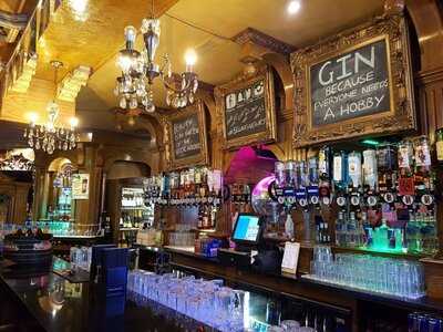 Bellinis Bar & Restaurant