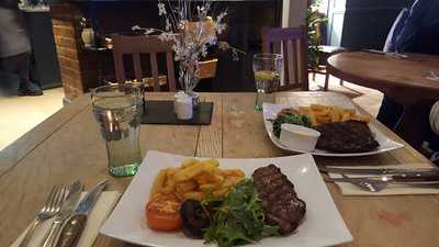 Mulberrys Restaurant & Grill