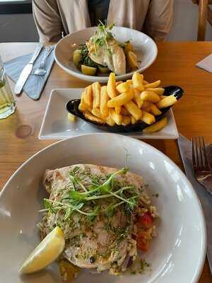 Pebbles Fish & Wine Bar