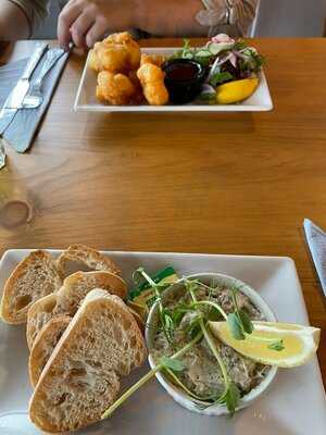 Pebbles Fish & Wine Bar