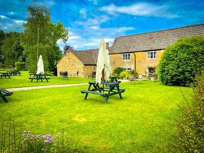 The Crown And Victoria Inn