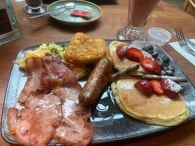 Middeys Brasserie & Lounge Bar