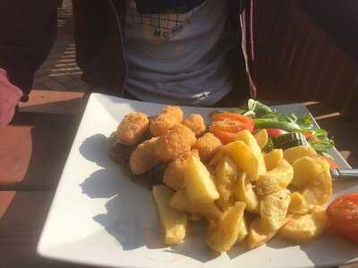 The Lock Inn And Old Smithy Tearoom