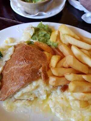 The Swan With Two Necks