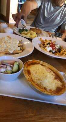 Ashbridge Inn Table Table