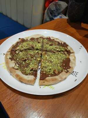 Penguin Cafe & Pizza