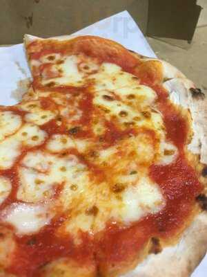 Penguin Cafe & Pizza