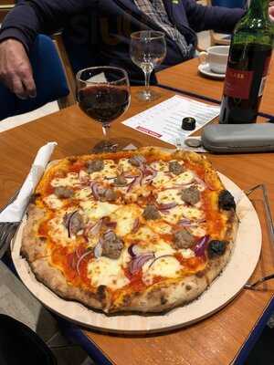 Penguin Cafe & Pizza