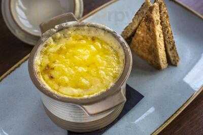 Courtyard Bar At The White Hart Hotel