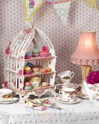 Amelia's Antiques, Collectables, Crafts & Tearoom