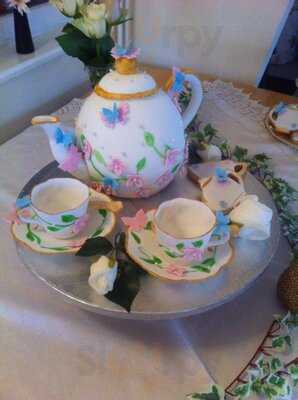 Amelia's Antiques, Collectables, Crafts & Tearoom