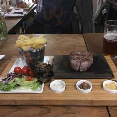 Fountain Inn Trefechan