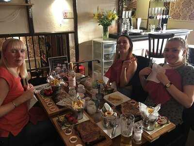 Fountain Inn Trefechan