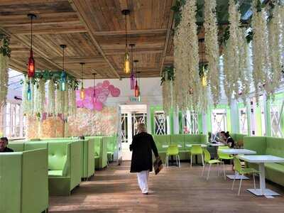 Makcari's Coffee Lounge & Ice Cream Parlour