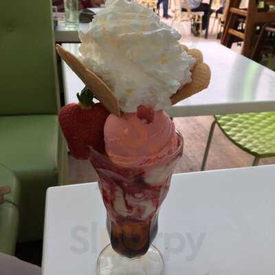 Makcari's Coffee Lounge & Ice Cream Parlour