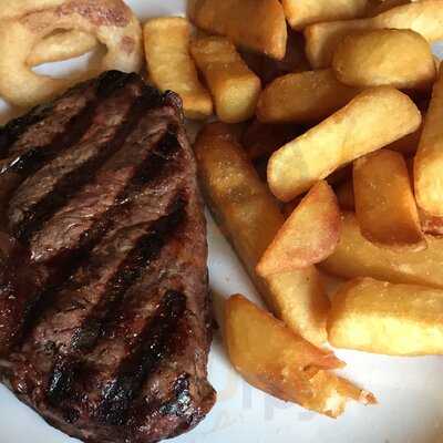 Half Moon Inn And Country Lodge